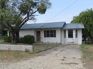 910 N Kirk St, Hico, TX 76457