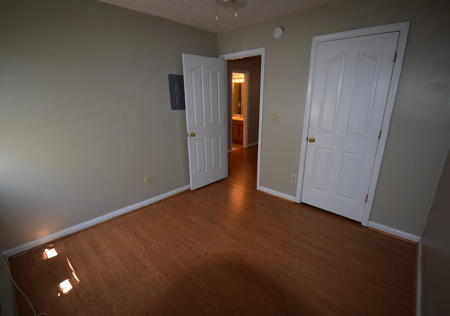 Newly Renovated 2 Bedroom Near Campus! — Photo 3