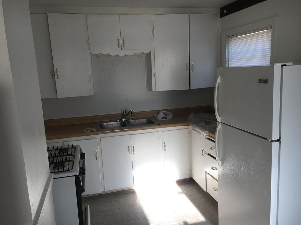2nd image of 734 S Ellis St