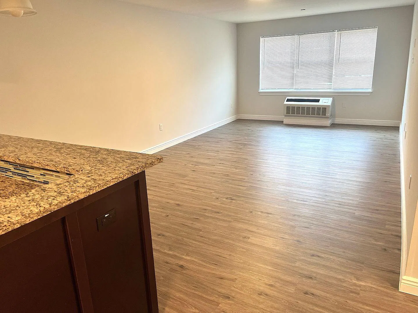 1 bed, 900 sqft, $2,600 — Photo 2