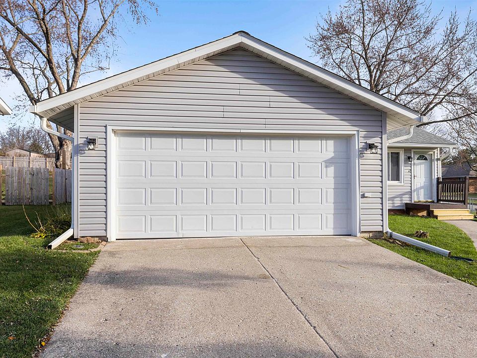 1st image of 4207 Applewood Ln