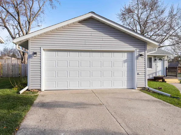 4207 Applewood Ln, Loves Park, IL 61111