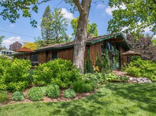 326 Lookout Dr, Lake Geneva, WI 53147