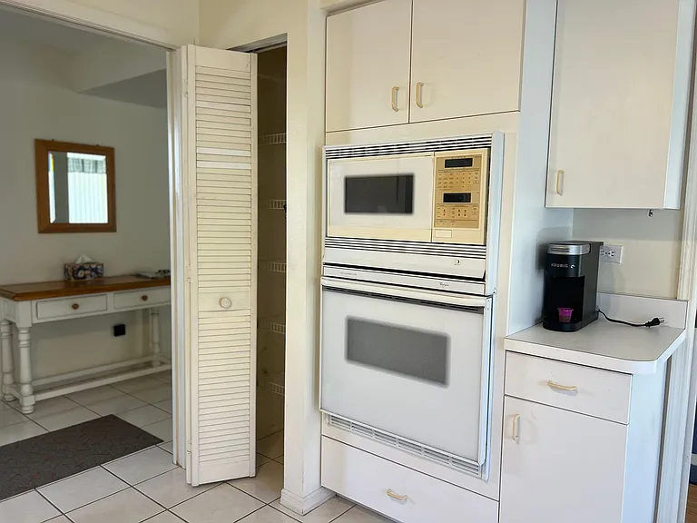 566 Clubside Cir — Photo 6
