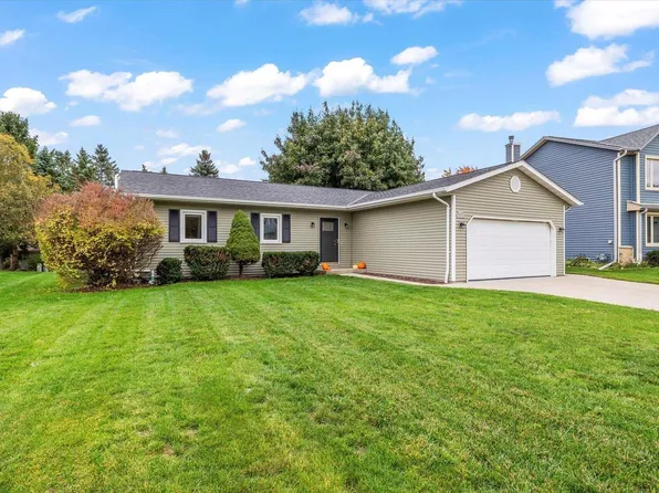 N169W20163 Chateau DRIVE, Jackson, WI 53037