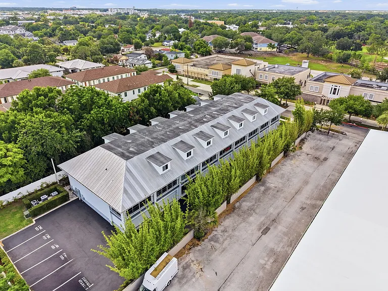 440 W Swoope Ave — Photo 52
