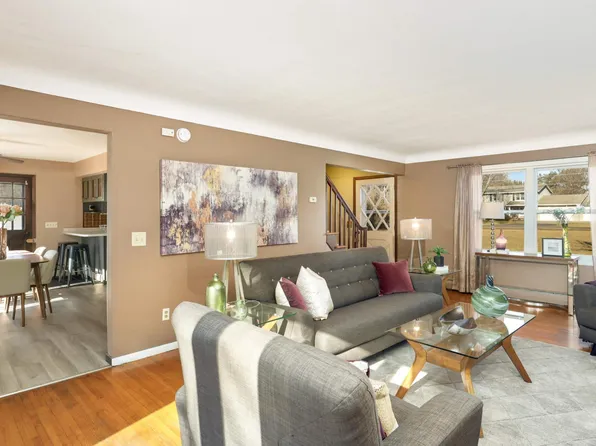 8323 113th St S, Cottage Grove, MN 55016