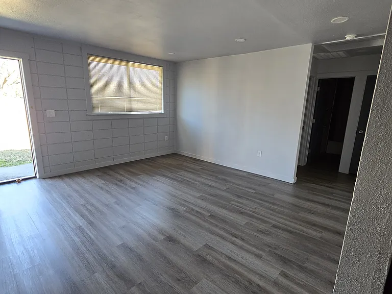 1659 W Crossland St #1659 — Photo 4