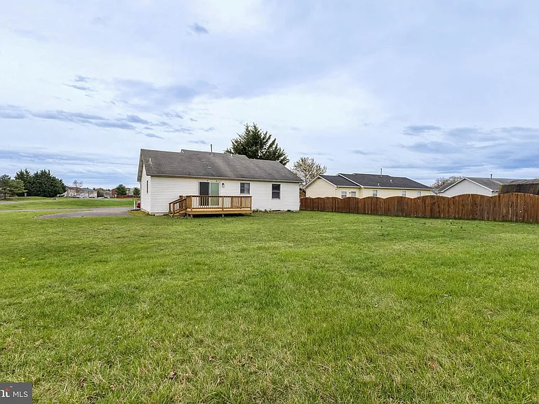 100 Heathrow Ln — Photo 21