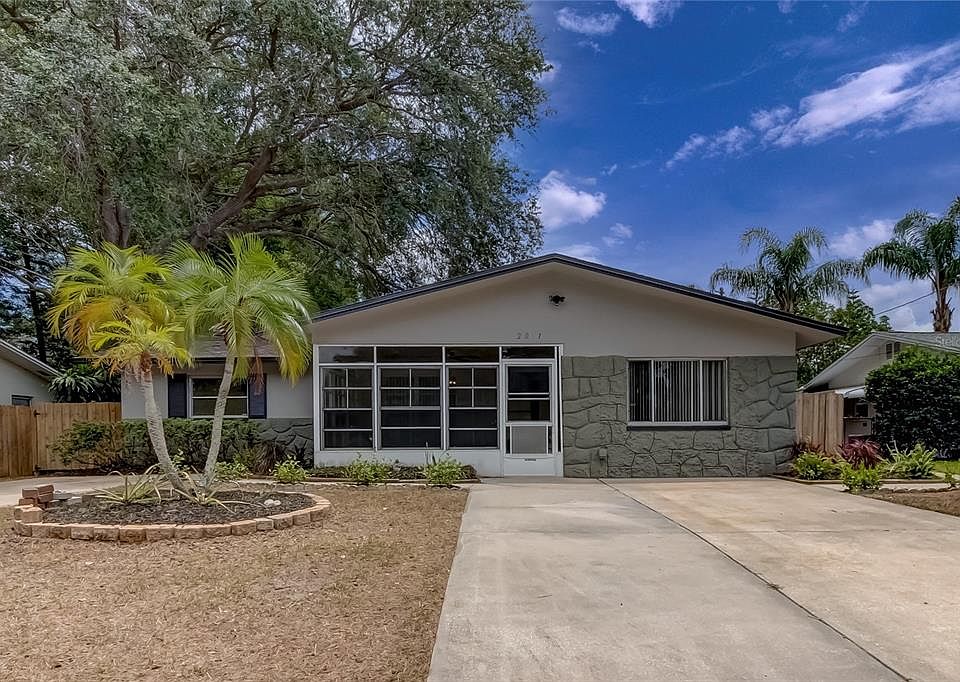 1st image of 2071 Pinehurst Dr