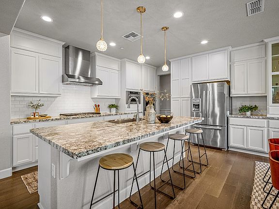 3rd image of 601 Lucca Ct