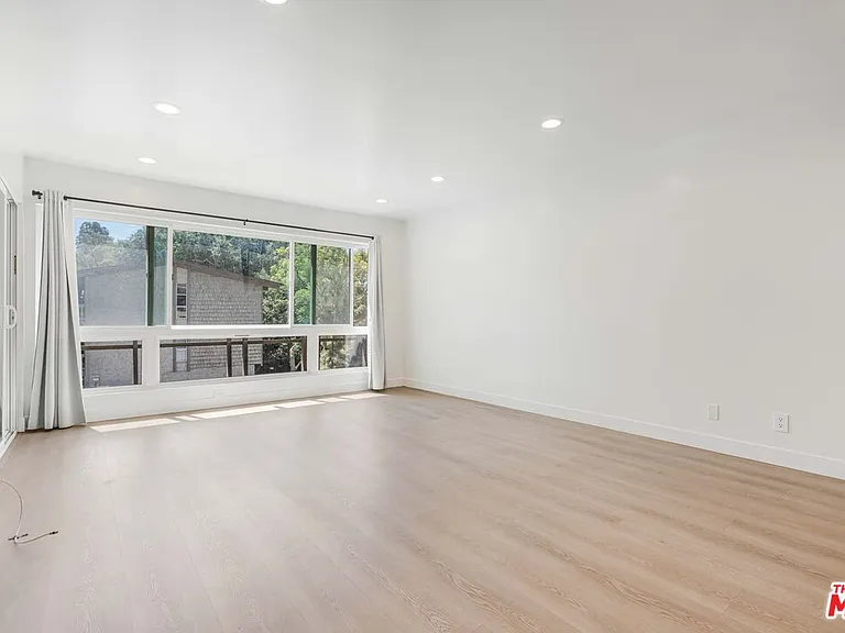 6275 Canterbury Dr #210 — Photo 4