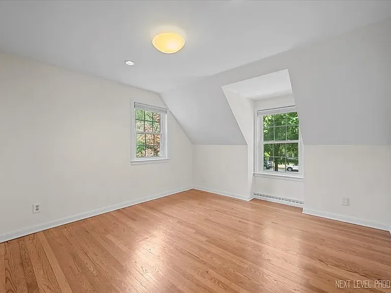 710 Peck Rd — Photo 23