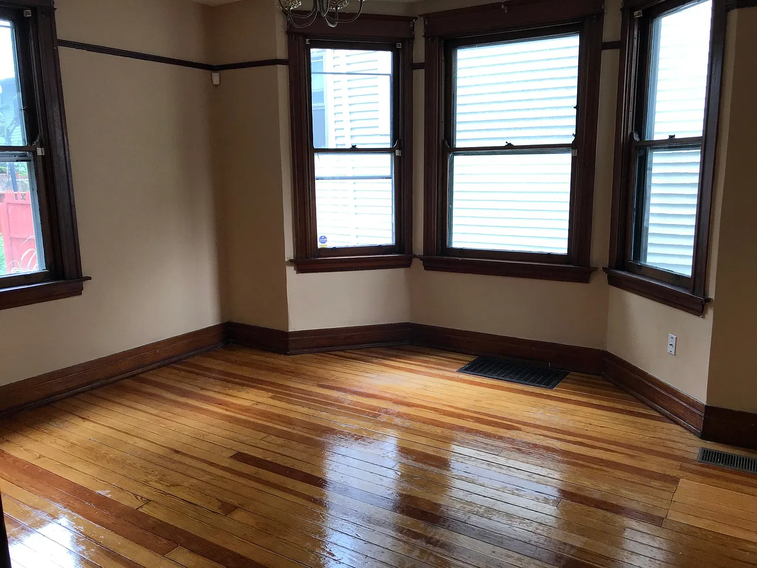 5 bed, 2.5 bath, 1500 sqft, $3,300 — Photo 4