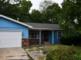 616 East St, Charleston, IL 61920