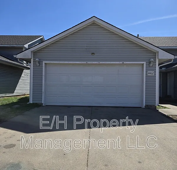 4462 S Elizabeth Ave — Photo 2
