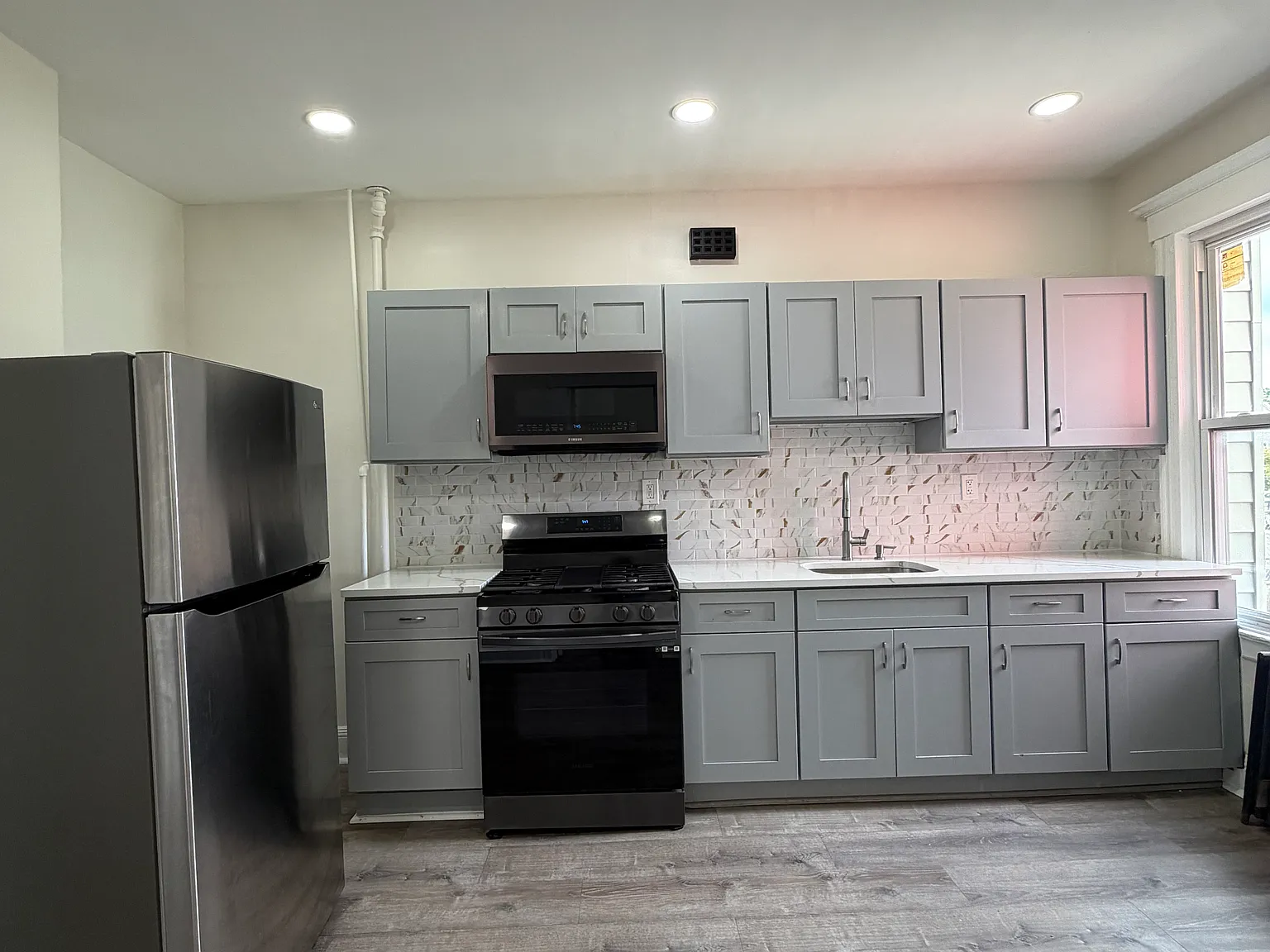3 bed, $2,150 — Photo 1