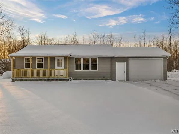 6740 Riddle Rd, Lockport, NY 14094