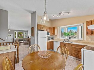 111 Edgebyne Cres NW, Calgary, AB T3A 4B4