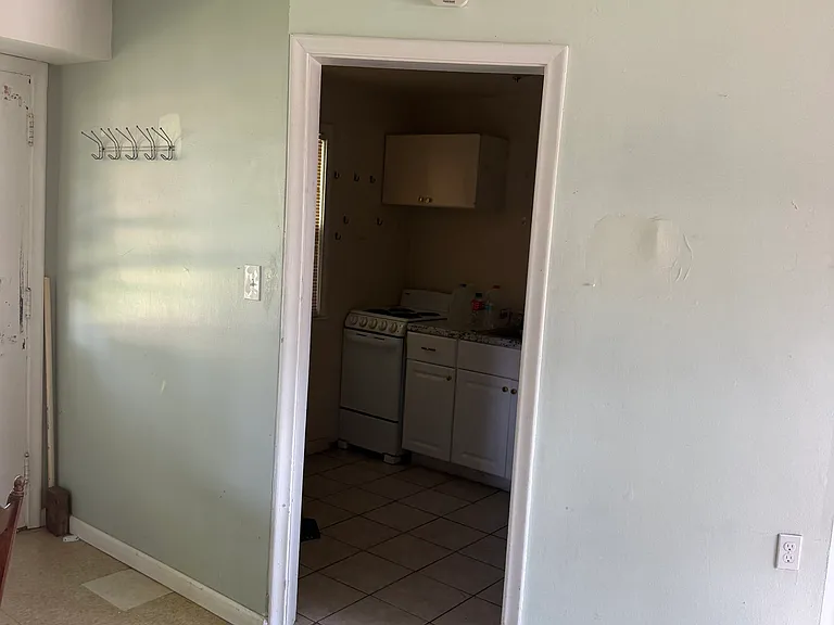 4939 S Wayne Rd #B — Photo 5