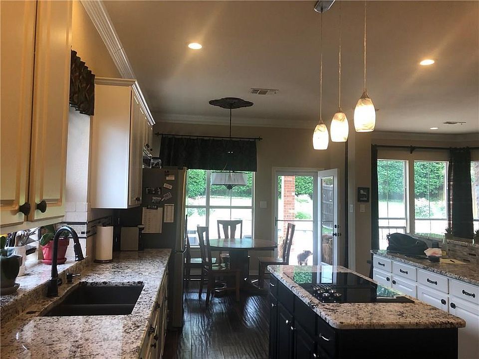 1st image of 6727 Canyon Crest Dr