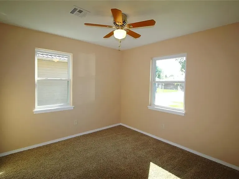 213 Cherokee Ln — Photo 24