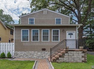 99 McKinley Ave, Dumont, NJ 07628