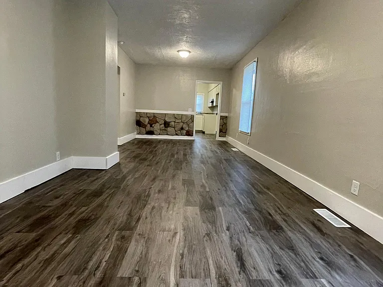 6105 N Detroit Ave — Photo 3