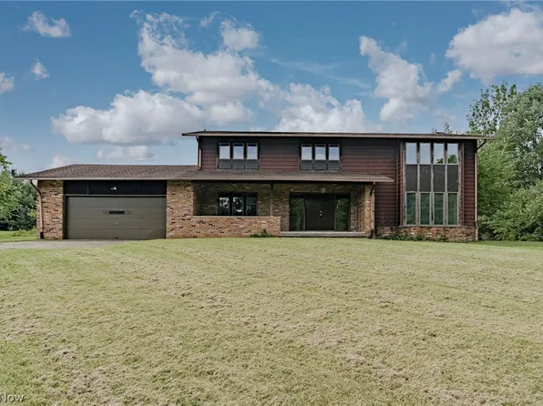 3202 Rustic Valley Dr, Medina, OH 44256