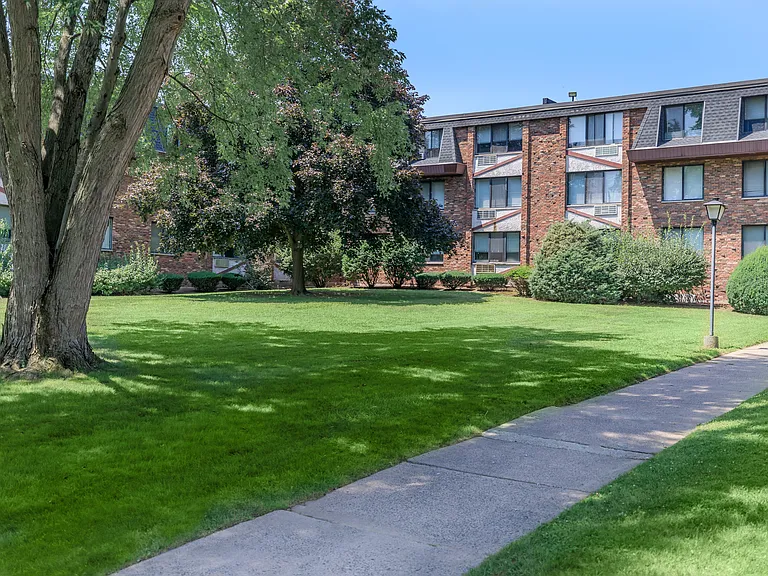 Woodcliff Estates — Photo 18