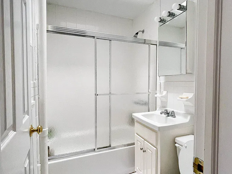 166 Suffolk St #4B — Photo 5