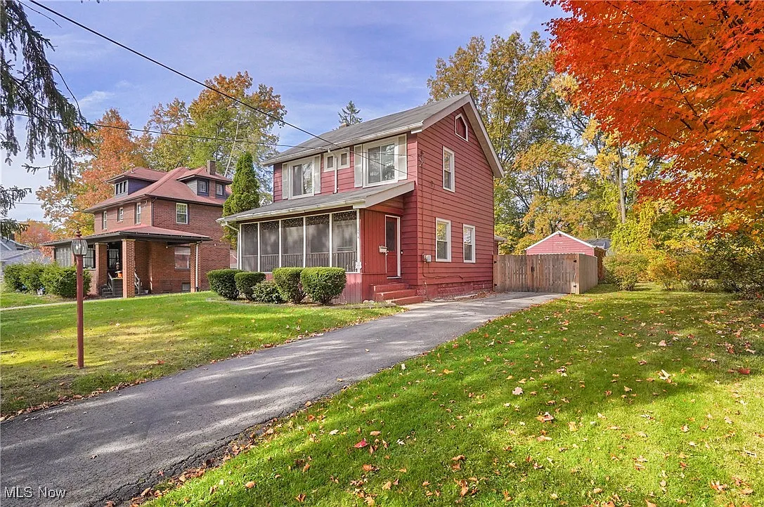154 Lowell Ave photo 1