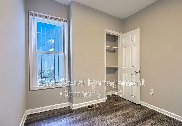 2408 Llewelyn Ave — Photo 13
