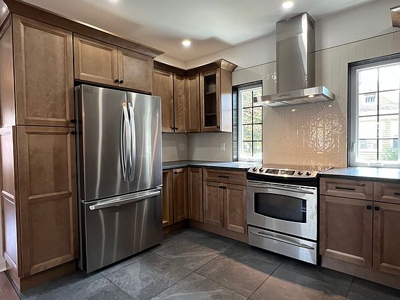 3rd image of 50 Oxford Rd APT 2