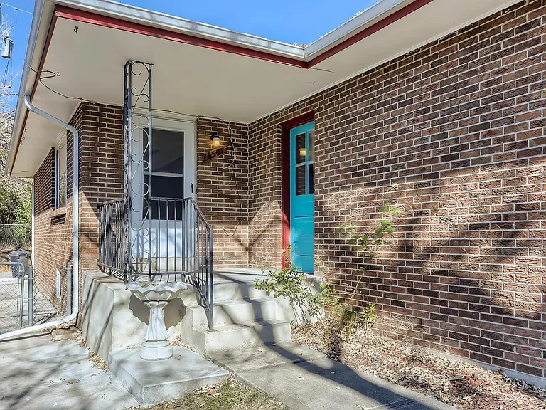 8507 W 62nd Pl — Photo 3