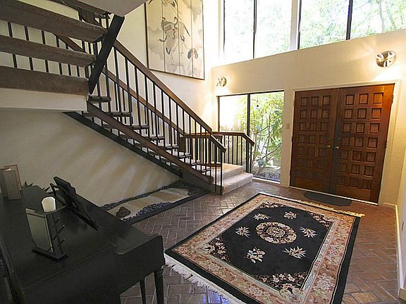 5th image of 931 Shady Oak Ln