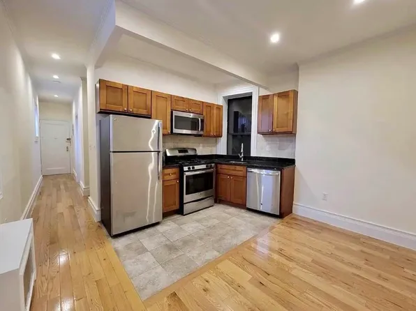 131 Thompson Street image 1 of 8