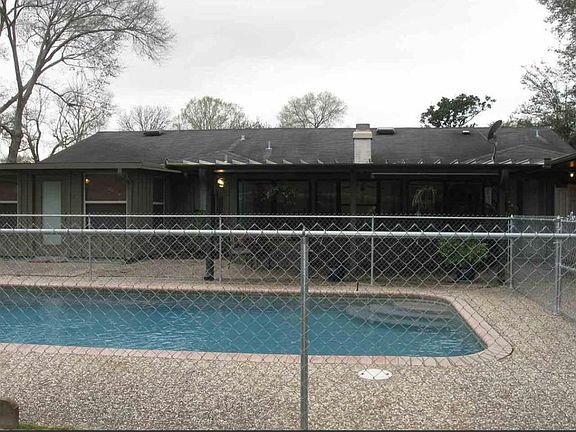 4th image of 1120 Chatwood Dr