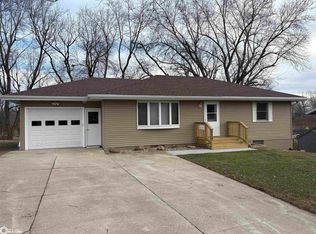 317 Arthur Neu Dr, Carroll, IA 51401