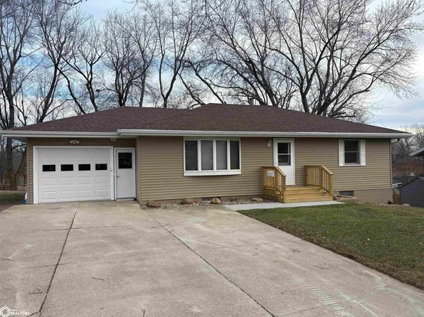 317 Arthur Neu Dr, Carroll, IA 51401