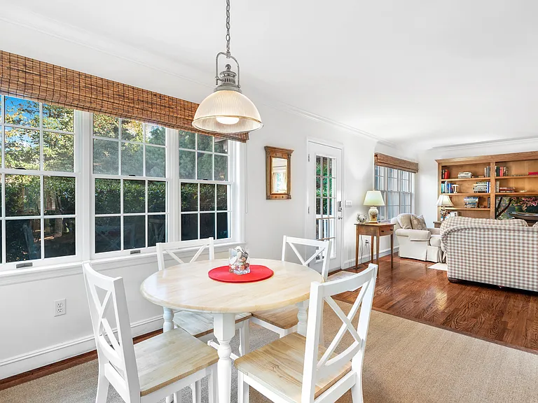 45 Quogue St — Photo 8