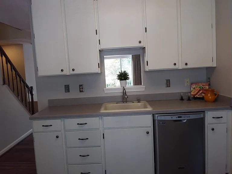 2711 Woodwalk Ct — Photo 17
