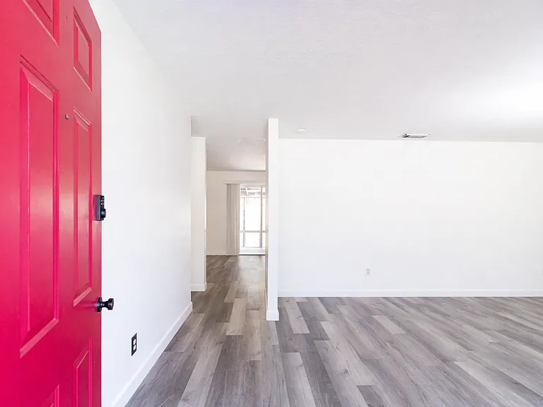3921 NE 22nd Ave — Photo 3