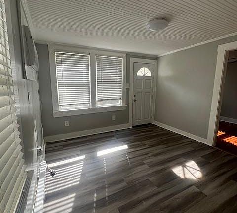 4th image of 225 11th Ave N #3