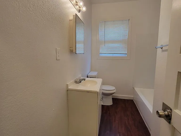 1111 Gibbs — Photo 14