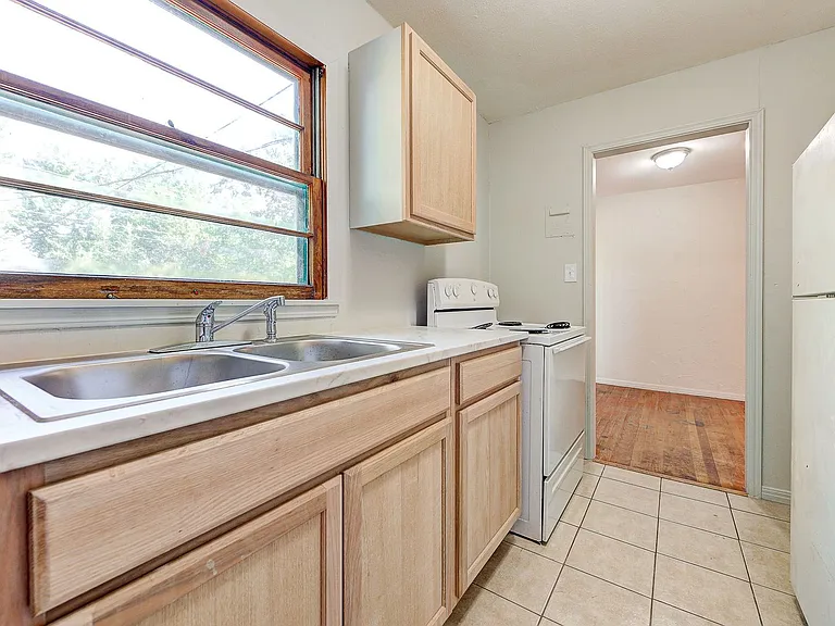 3813 SE 25th St — Photo 4