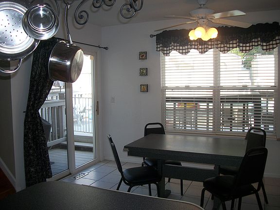 Eat-in and look at pool.