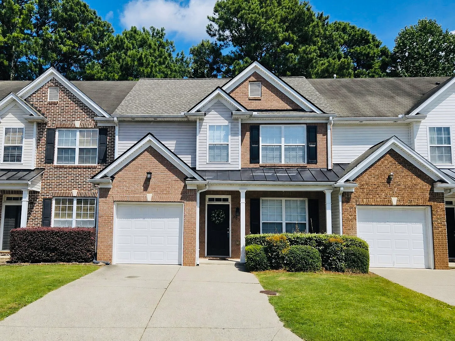 4 bed, 2.5 bath, 1868 sqft, $2,100 — Photo 1