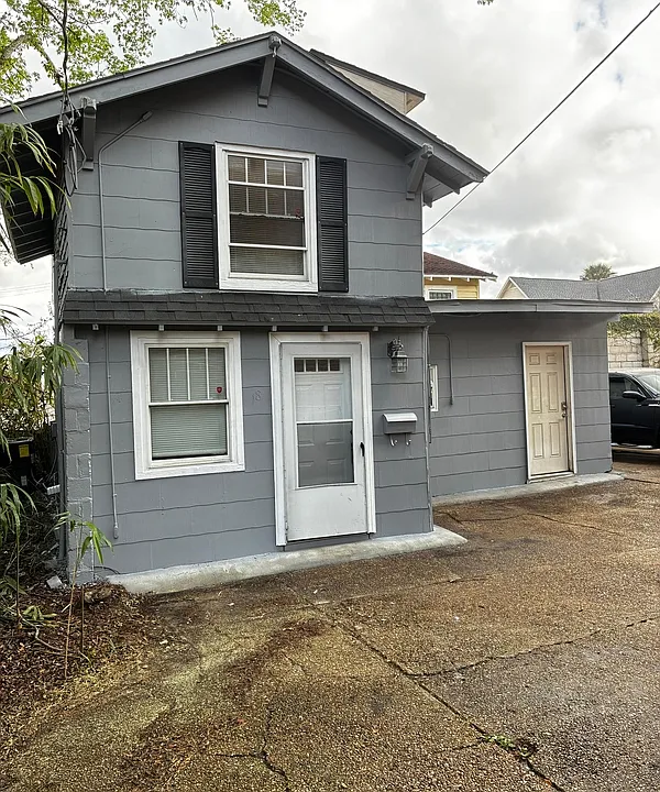 2738 Riverside Ave #18