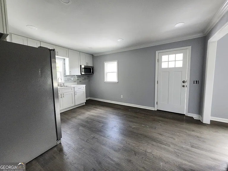 25 E Church St — Photo 11